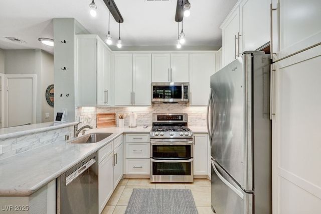 251 South Green Valley Parkway 2814, Henderson, NV 89012