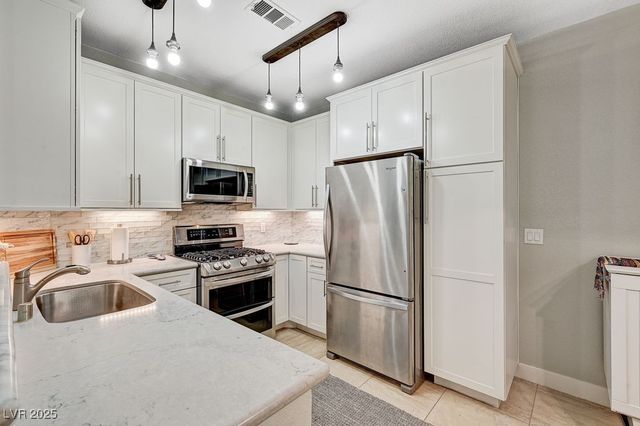 251 South Green Valley Parkway 2814, Henderson, NV 89012