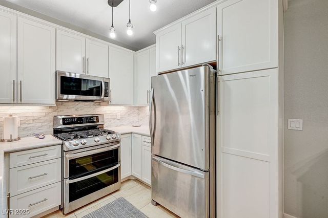 251 South Green Valley Parkway 2814, Henderson, NV 89012