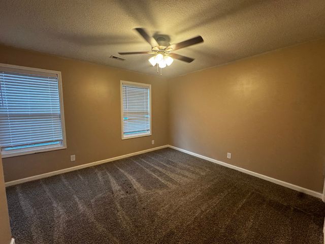 228 Woodland Valley Ln, Clarksville, TN 37040