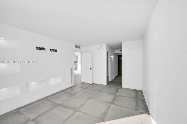 7601 E Treasure Dr 920, North Bay Village, FL 33141