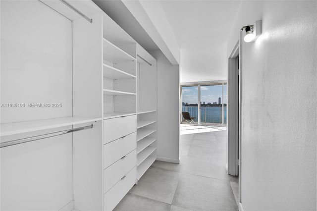 7601 E Treasure Dr 920, North Bay Village, FL 33141