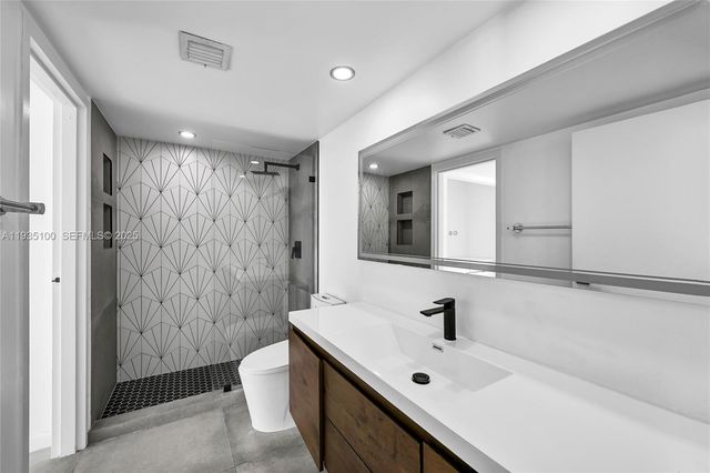 7601 E Treasure Dr 920, North Bay Village, FL 33141