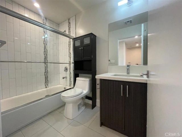 6445 Woodley Avenue 204, Lake Balboa, CA 91406