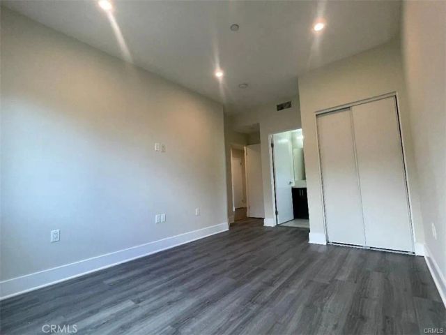 6445 Woodley Avenue 204, Lake Balboa, CA 91406