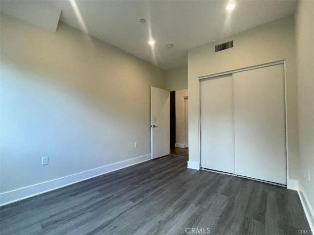 6445 Woodley Avenue 204, Lake Balboa, CA 91406