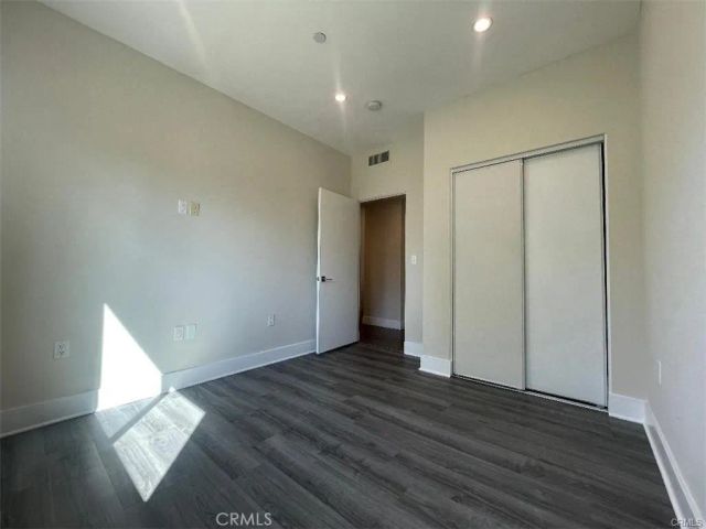 6445 Woodley Avenue 204, Lake Balboa, CA 91406