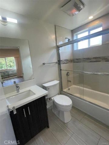 6445 Woodley Avenue 204, Lake Balboa, CA 91406