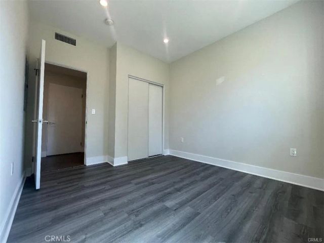 6445 Woodley Avenue 204, Lake Balboa, CA 91406