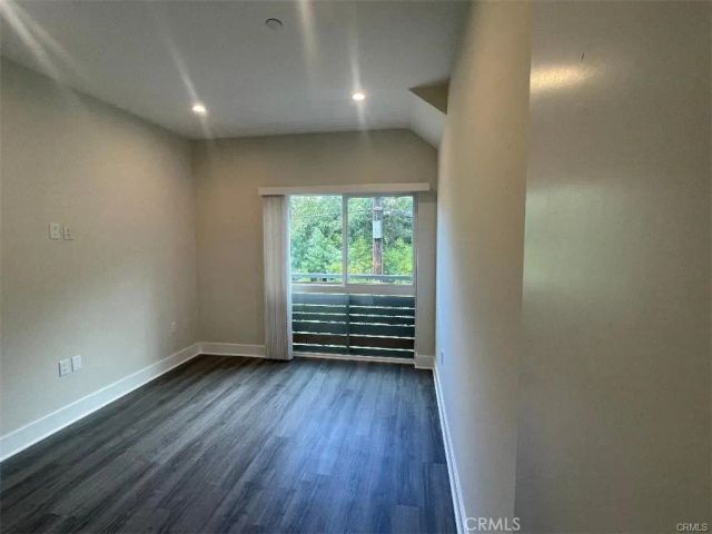 6445 Woodley Avenue 204, Lake Balboa, CA 91406