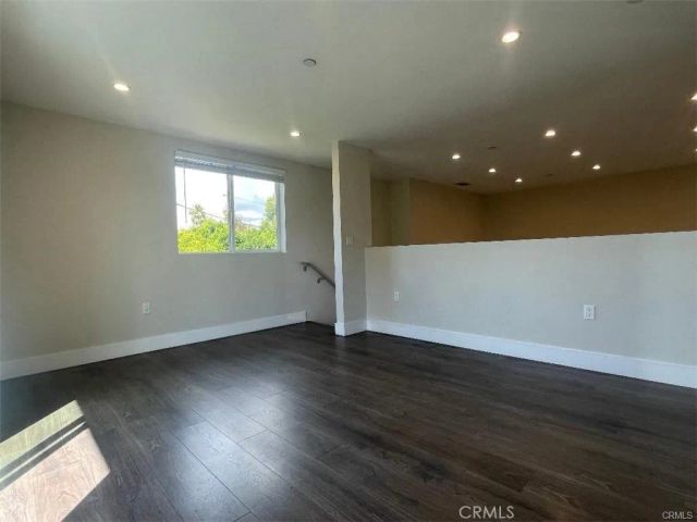 6445 Woodley Avenue 204, Lake Balboa, CA 91406