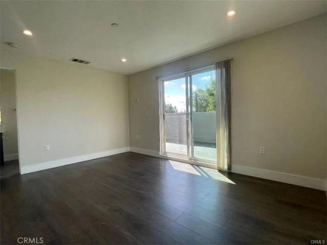6445 Woodley Avenue 204, Lake Balboa, CA 91406
