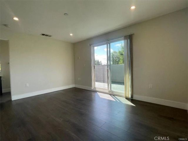 6445 Woodley Avenue 204, Lake Balboa, CA 91406
