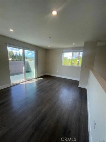 6445 Woodley Avenue 204, Lake Balboa, CA 91406