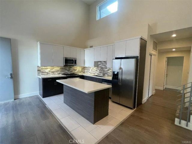 6445 Woodley Avenue 204, Lake Balboa, CA 91406
