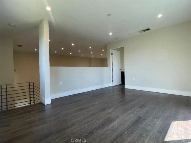 6445 Woodley Avenue 204, Lake Balboa, CA 91406