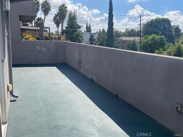 6445 Woodley Avenue 204, Lake Balboa, CA 91406