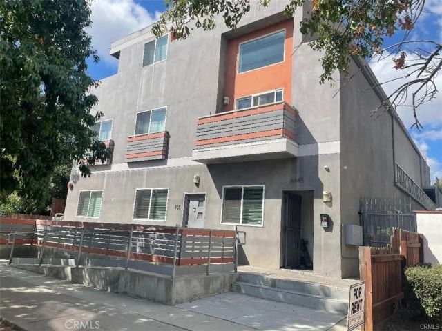 6445 Woodley Avenue 204, Lake Balboa, CA 91406