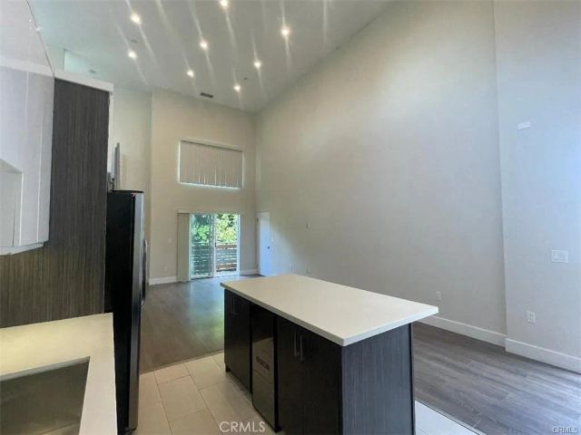 6445 Woodley Avenue 204, Lake Balboa, CA 91406