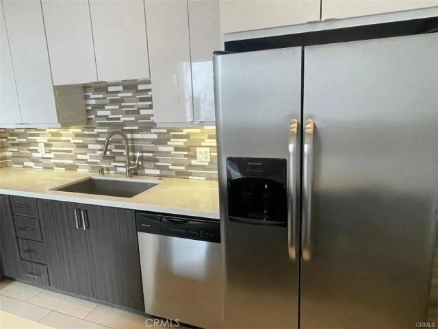 6445 Woodley Avenue 204, Lake Balboa, CA 91406