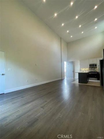 6445 Woodley Avenue 204, Lake Balboa, CA 91406
