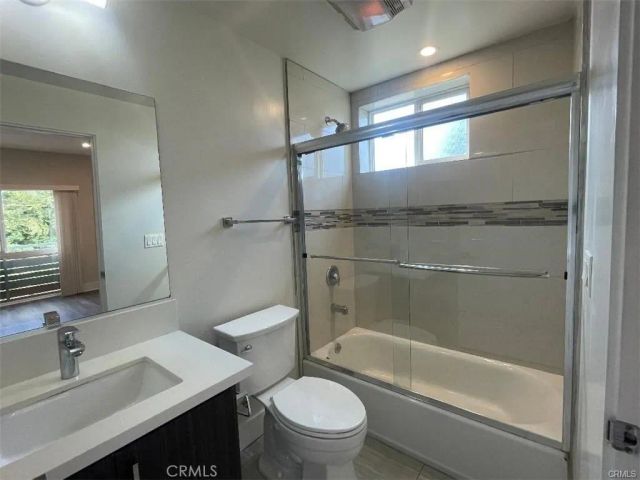 6445 Woodley Avenue 204, Lake Balboa, CA 91406