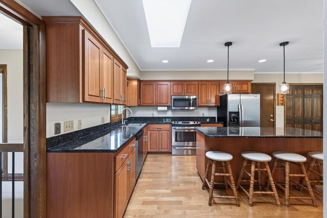 17210 27th Avenue N, Plymouth, MN 55447