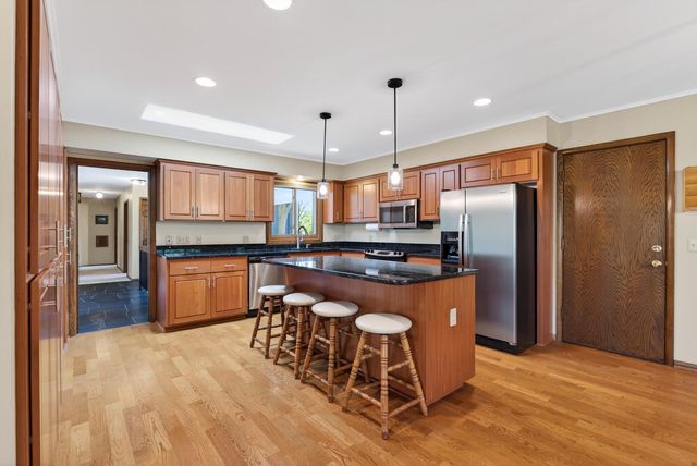 17210 27th Avenue N, Plymouth, MN 55447