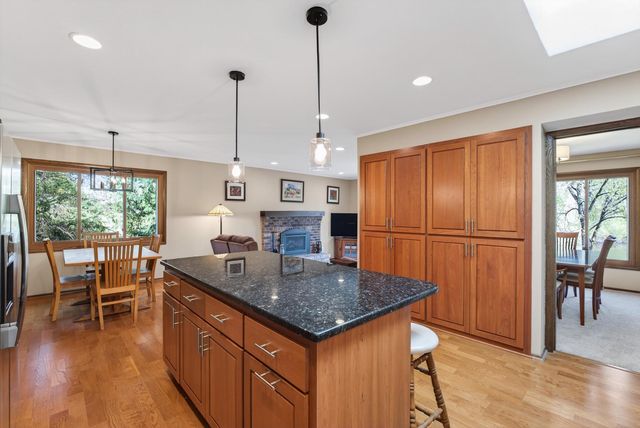 17210 27th Avenue N, Plymouth, MN 55447