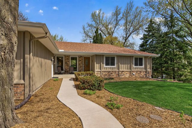 17210 27th Avenue N, Plymouth, MN 55447