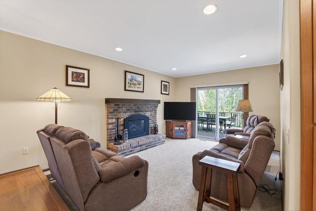 17210 27th Avenue N, Plymouth, MN 55447
