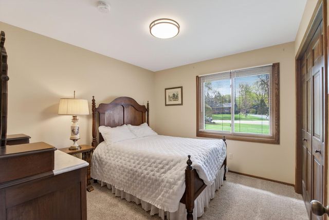 17210 27th Avenue N, Plymouth, MN 55447