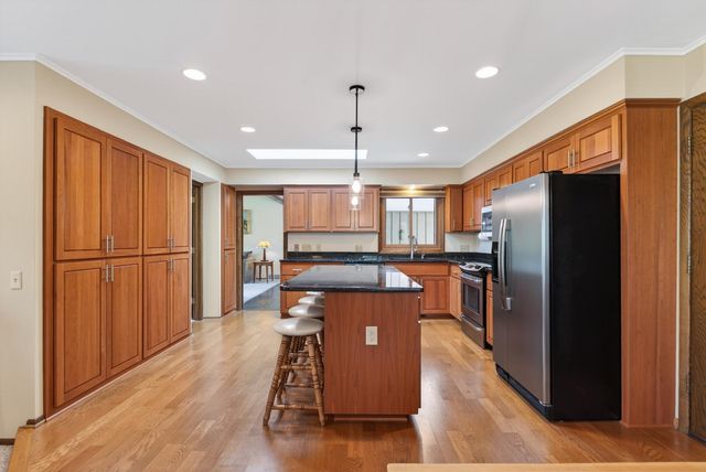 17210 27th Avenue N, Plymouth, MN 55447