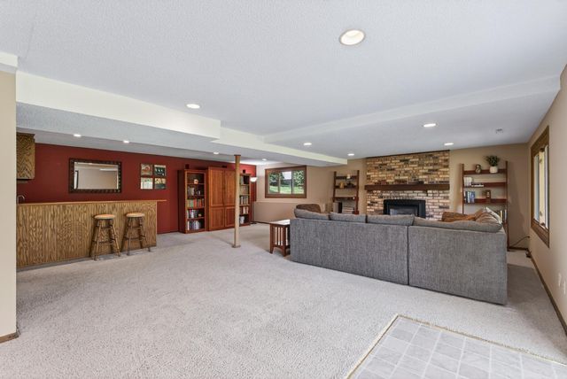 17210 27th Avenue N, Plymouth, MN 55447