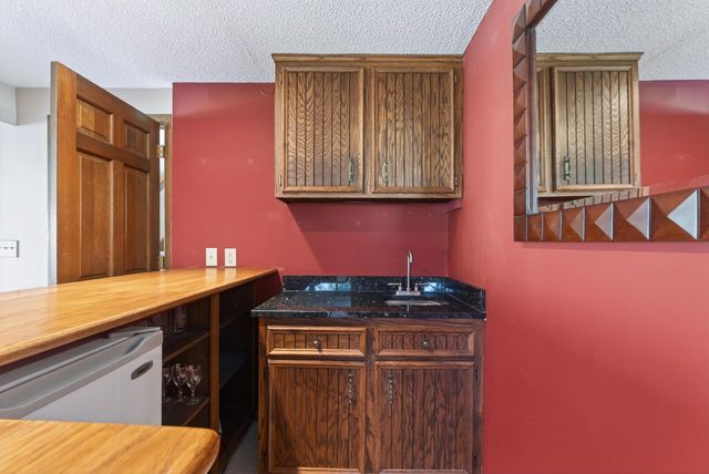 17210 27th Avenue N, Plymouth, MN 55447