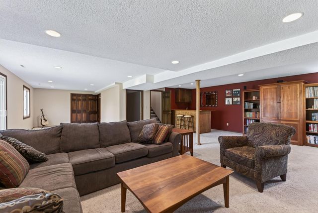 17210 27th Avenue N, Plymouth, MN 55447