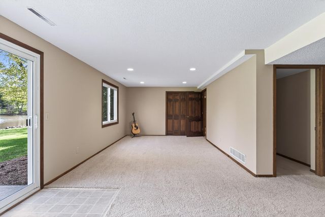 17210 27th Avenue N, Plymouth, MN 55447