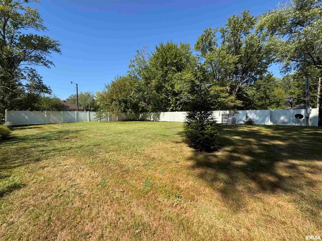 2517 N 14TH Street, Herrin, IL 62948