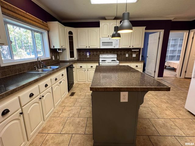 2517 N 14TH Street, Herrin, IL 62948