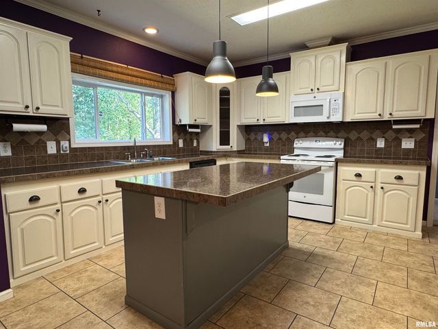 2517 N 14TH Street, Herrin, IL 62948