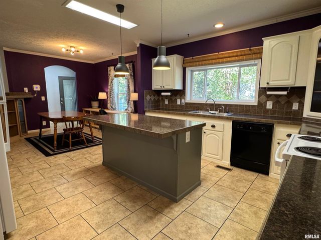 2517 N 14TH Street, Herrin, IL 62948