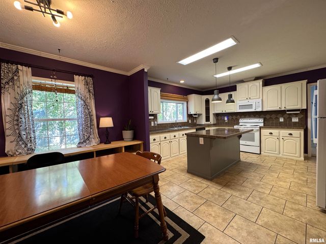 2517 N 14TH Street, Herrin, IL 62948