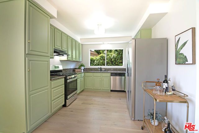 6627 Lennox Avenue, Van Nuys (los Angeles), CA 91405