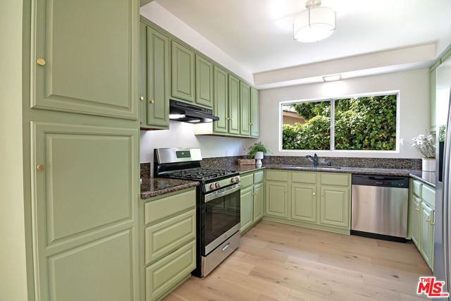 6627 Lennox Avenue, Van Nuys (los Angeles), CA 91405