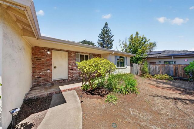 416 Los Ninos Way, Los Altos, CA 94022
