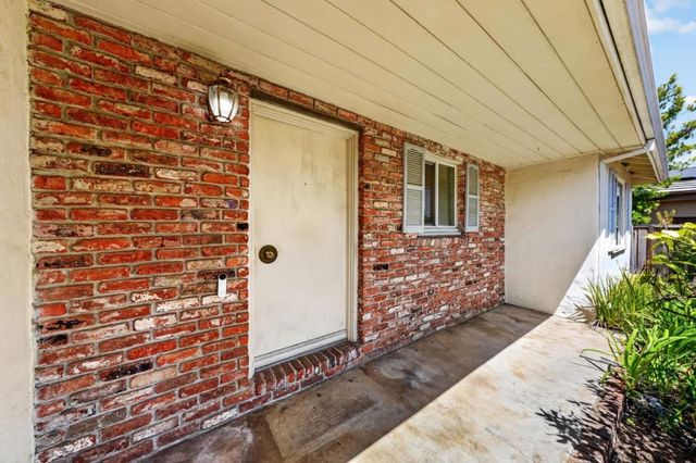 416 Los Ninos Way, Los Altos, CA 94022