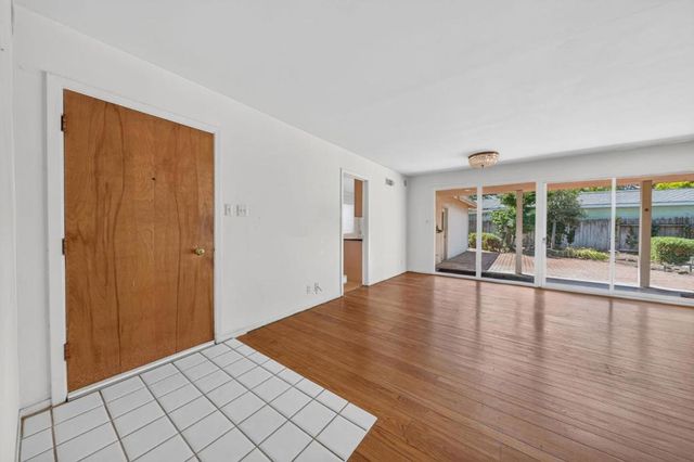 416 Los Ninos Way, Los Altos, CA 94022