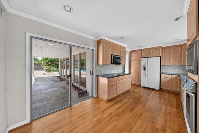 416 Los Ninos Way, Los Altos, CA 94022