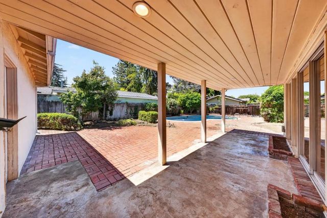 416 Los Ninos Way, Los Altos, CA 94022