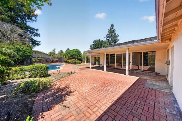 416 Los Ninos Way, Los Altos, CA 94022